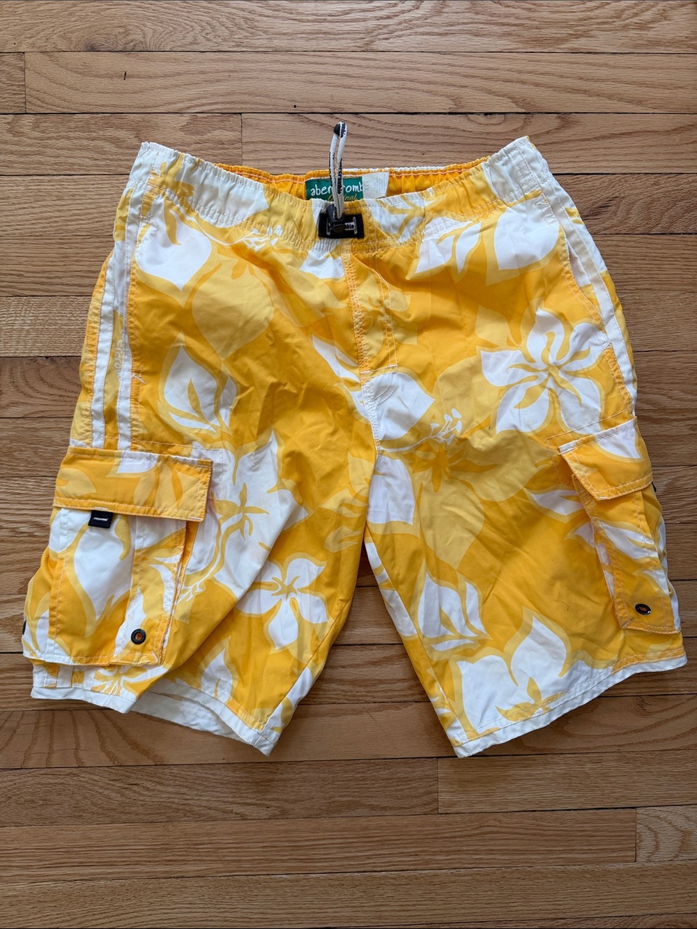 Abercrombie KIDS Yellow and White Floral Cargo Swim Trunks XL VINTAGE pockets